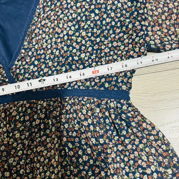 Cottagecore Fairy Blouse M Navy Blue Ditsy Floral Surplice V-Neck Peplum Boho - Picture 10 of 14